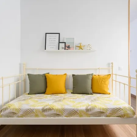 Rosales Canteras Apartment *